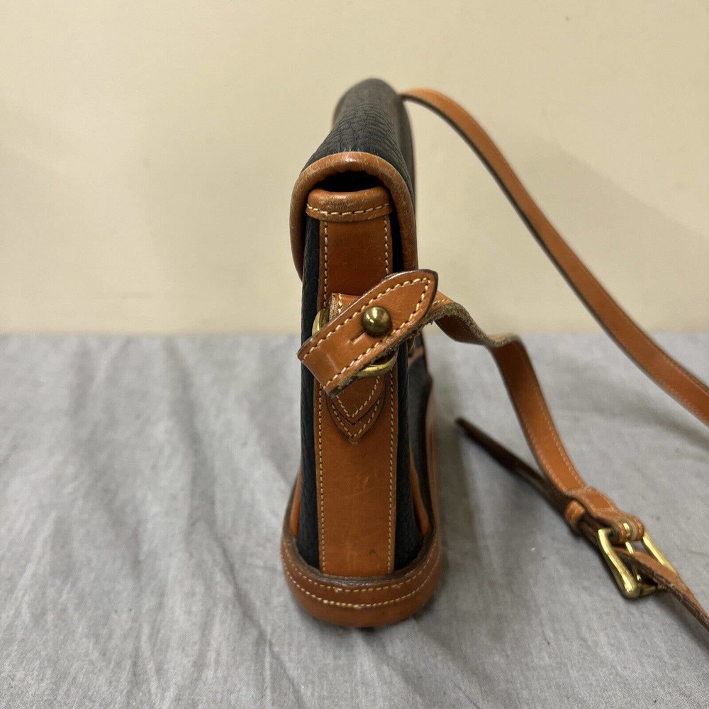 Vintage Dooney & Bourke Black All Weather Leather Crossbody Bag Purse FS Charity - Picture 2 of 13